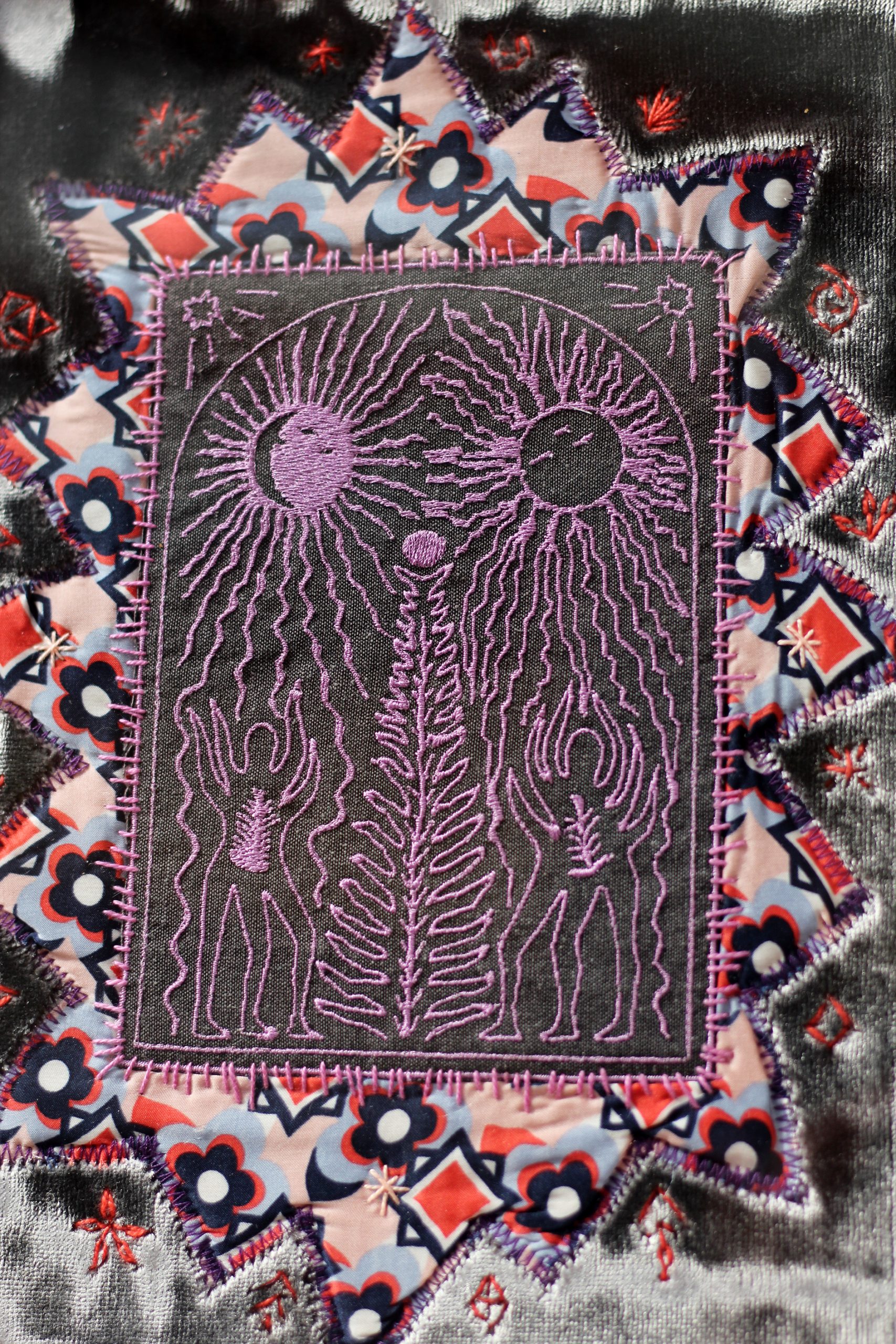 Dancing with the sun and the moon embroidery – 2 kép